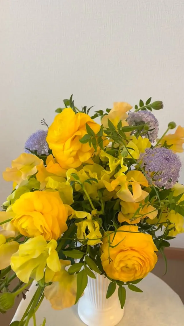 ラナンキュラスの綺麗なアレンジメント😍春色でフリーセントをレ...